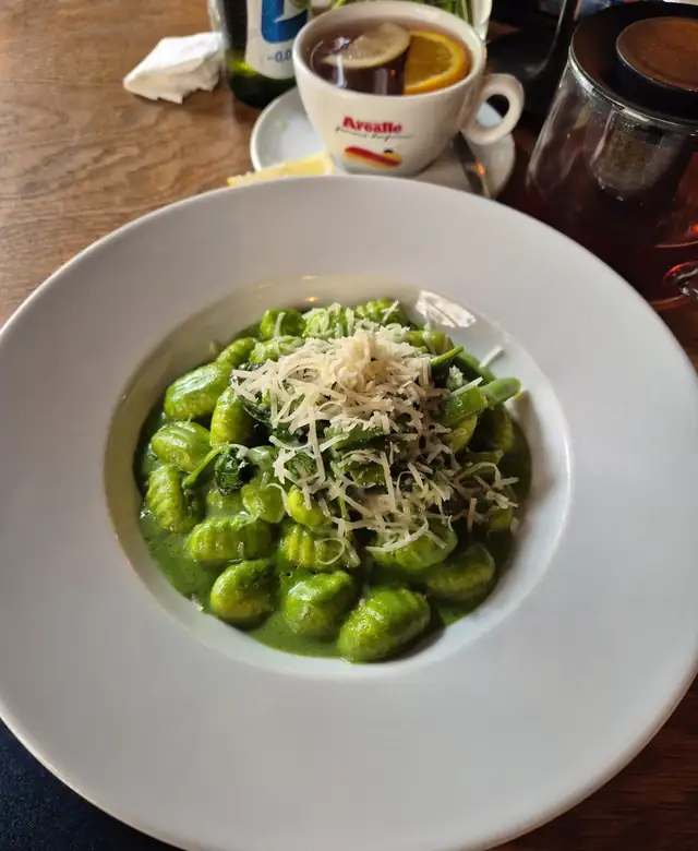 Zielone gnocchi ze szpinakiem i parmezanem